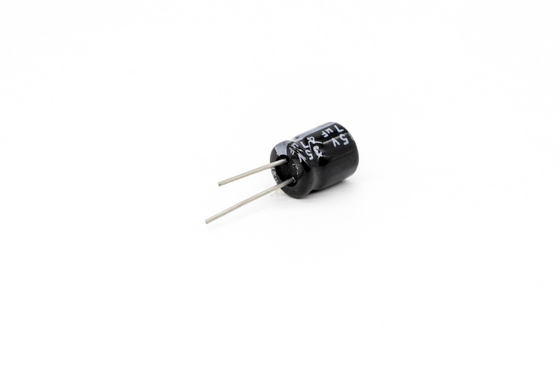 مكثف ألومنيوم 47uf35v إلكتروليت 6.3x7