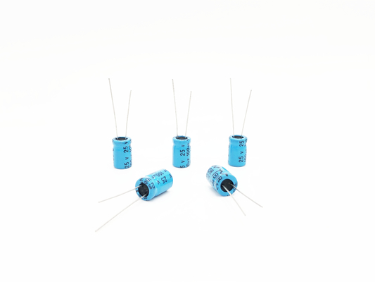 NP 100UF25V سيارة أمبير مكثف ثنائي الاستقطاب الألومنيوم كهربائيا مكثف