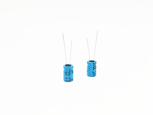 NP 100UF25V سيارة أمبير مكثف ثنائي الاستقطاب الألومنيوم كهربائيا مكثف