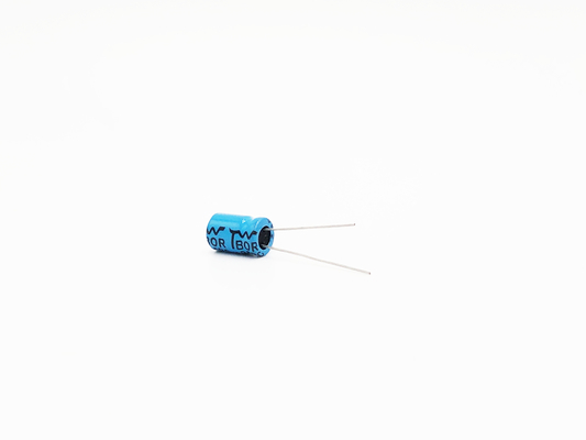 NP 100UF25V سيارة أمبير مكثف ثنائي الاستقطاب الألومنيوم كهربائيا مكثف