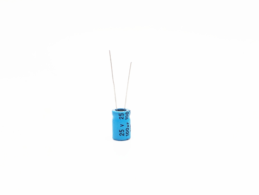 NP 100UF25V سيارة أمبير مكثف ثنائي الاستقطاب الألومنيوم كهربائيا مكثف