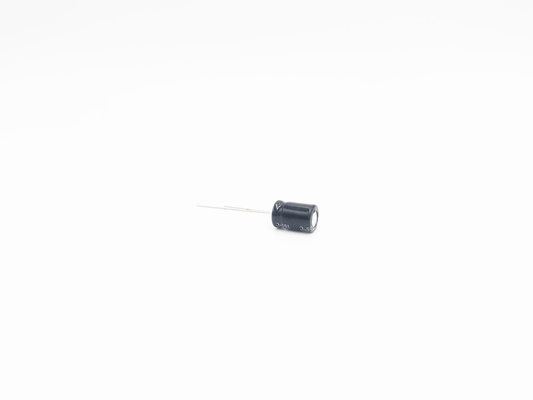 ISO14001 مكثف مصغر 47 فائق التوهج 63 فولت 8 × 12 مم Al Electrolytic Capacitor