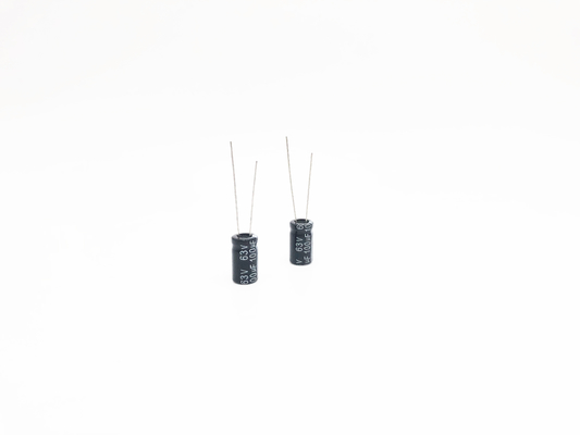 مكثفات الألومنيوم كهربائيا 100UF63V 8X14mm