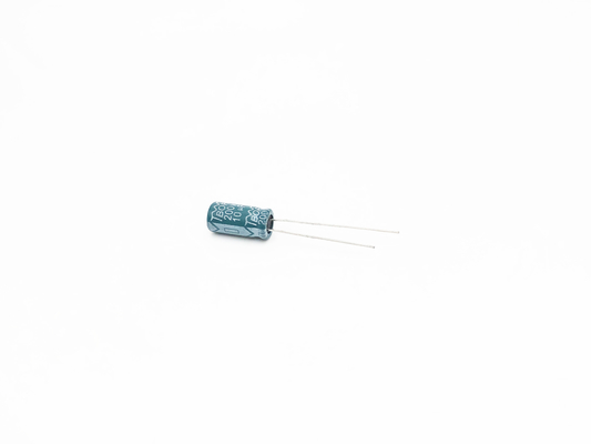 ISO9001 8X16MM شعاعي الألومنيوم المكثفات كهربائيا 10UF200V