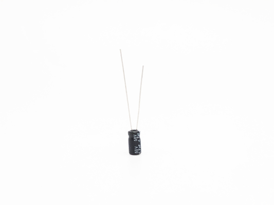 2000 ساعة تحميل شعاعي نوع الرصاص مكثف 4.7 فائق التوهج 50 فولت 5x11mm