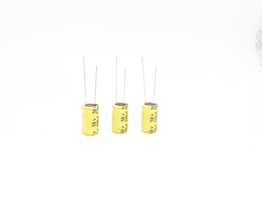 13X20MM 130C مكثفات كهربائية عالية الحرارة 330 فائق التوهج 50 فولت